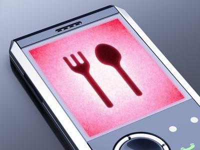 Handy liegen lassen, aktuelle News gibt's zum Dessert (Foto: Pavel Ignatov/fotolia.com)