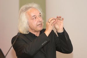 Rudolf Tucek, Chef der Cube Hotels, hat am Mittwoch in Wien die Einführung eines Punkteführerscheins für Politiker gefordert, um der anhaltenden Vertrauenskrise in der Politik entgegenzuwirken