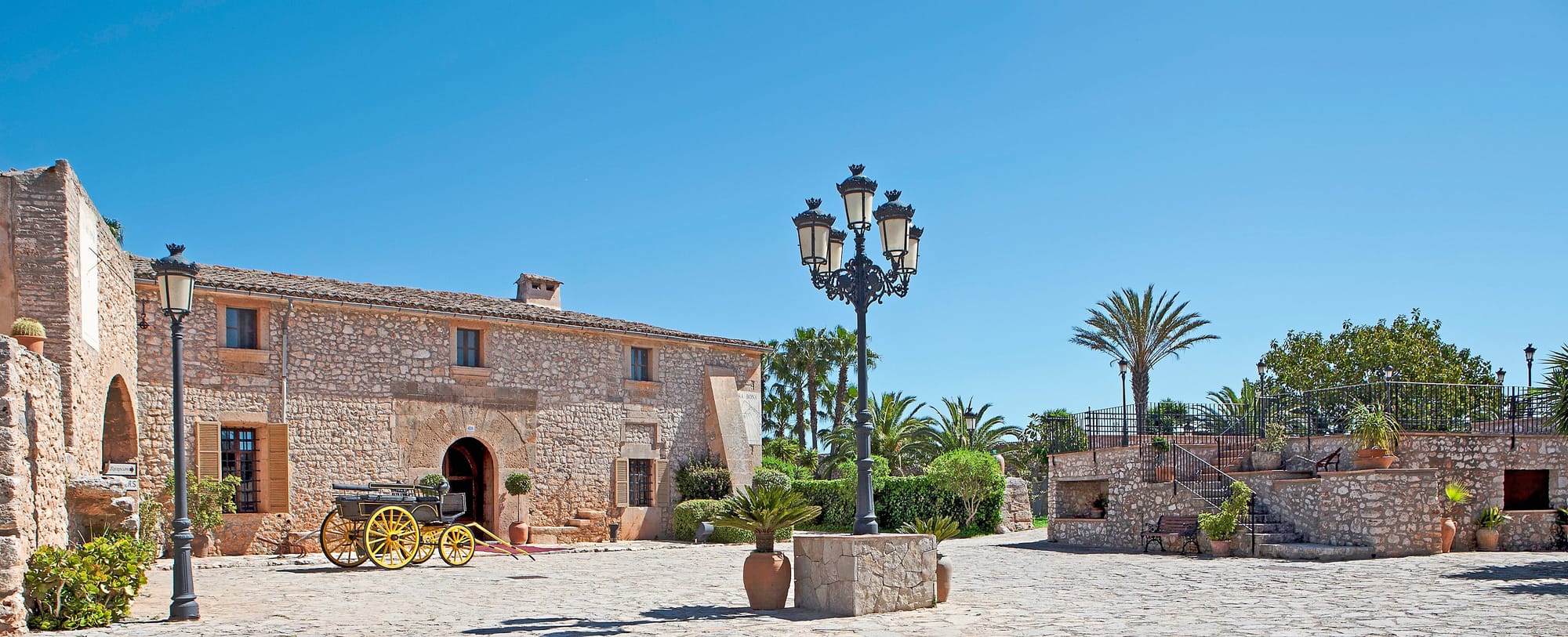 Landestypisches Flair verspricht die authentisch mallorquinische Finca aus dem 13. Jahrhundert: Das neue Viverde Hotel Sa Bassa Rotja auf Mallorca