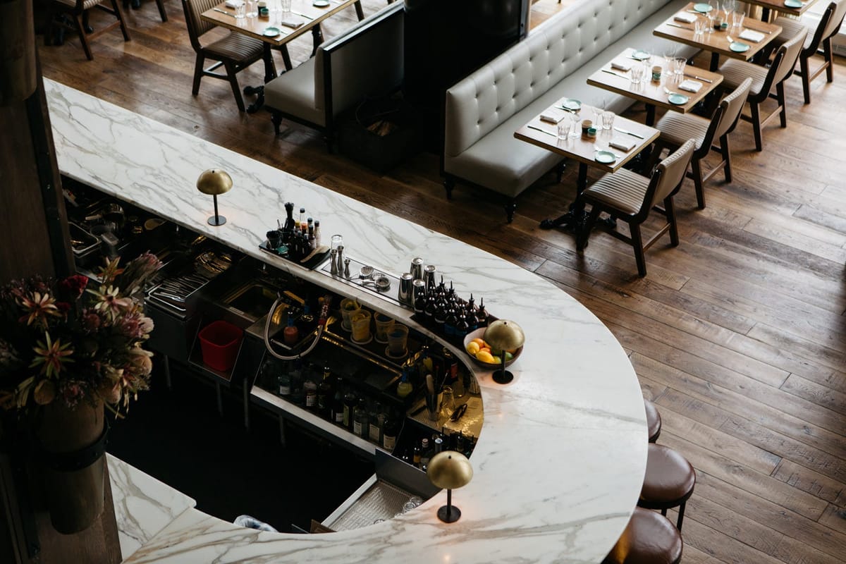 Dummer Gauner: Unter falschem Namen eingecheckt, mit richtigem Namen unterschrieben – Hotelier stellt Einmietbetrüger gerade noch rechtzeitig