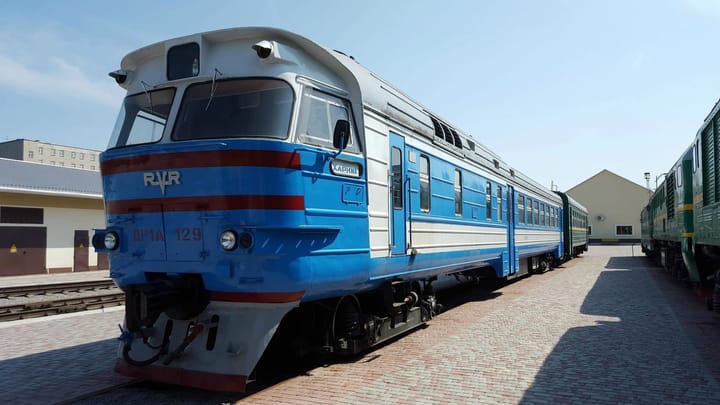 Die ukrainischen Eisenbahnen sind auch nach zwei Jahren Krieg noch in Betrieb.