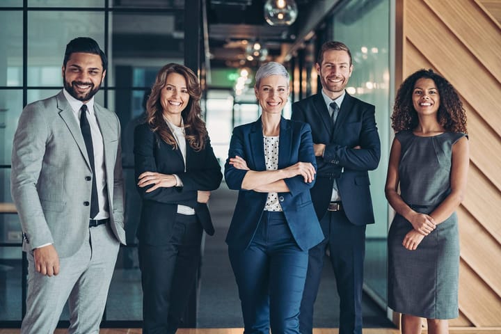Sommet Education lanciert karrierefördernde Fast-Track-Executive-Programme für Les Roches und Glion Institute of Higher Education