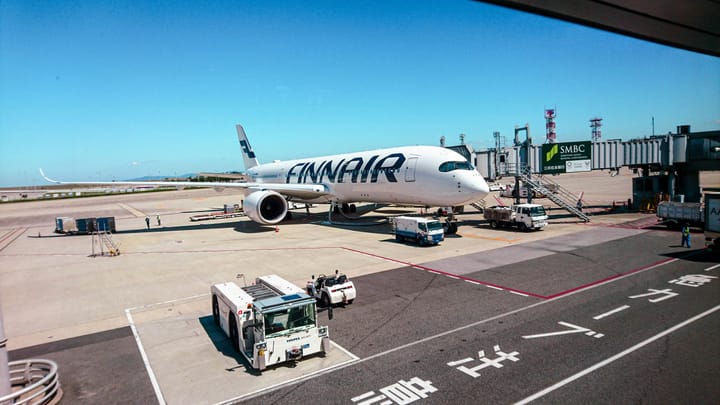 Finnair beginnt am Gate Passagiere zu wiegen